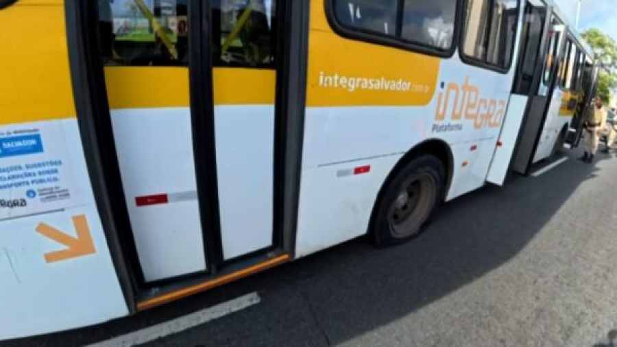 PM atira em pneus de ônibus para conter motorista em surto na Avenida Paralela