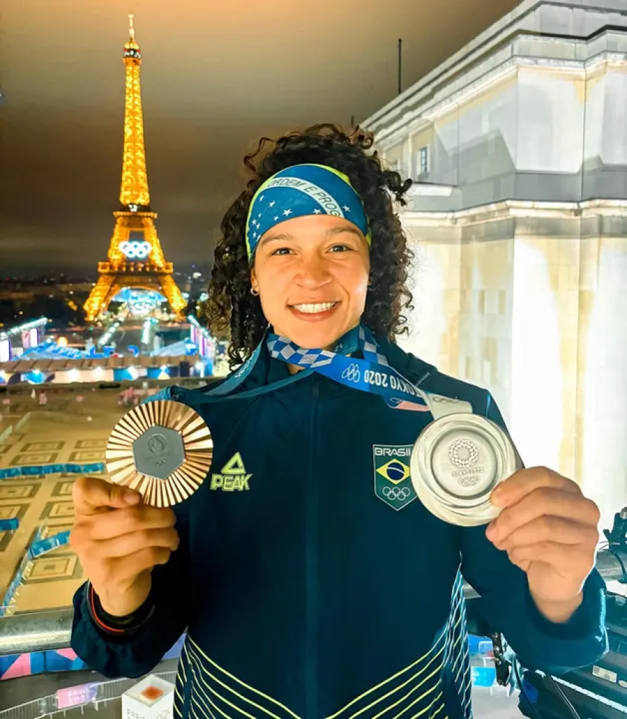 “Vou zerar meu game de novo”: Bia Ferreira anuncia volta