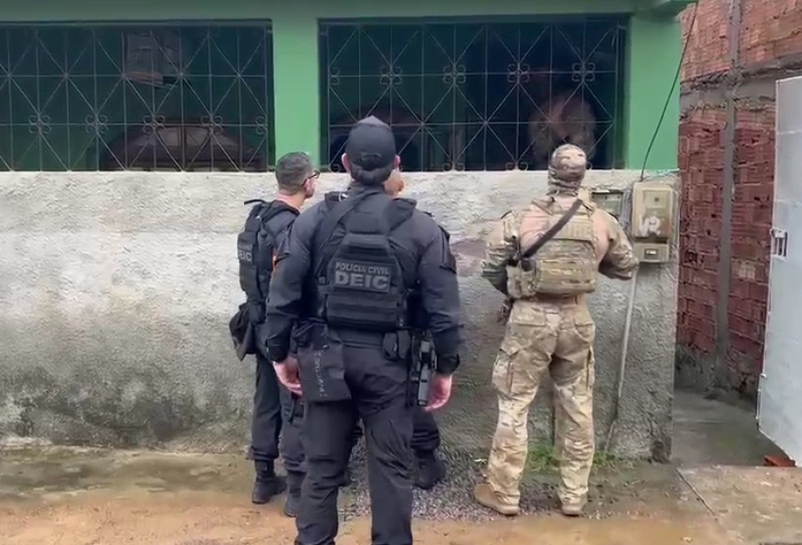Integrante do Baralho do Crime é preso após fazer companheira e filhos reféns em Lauro de Freitas