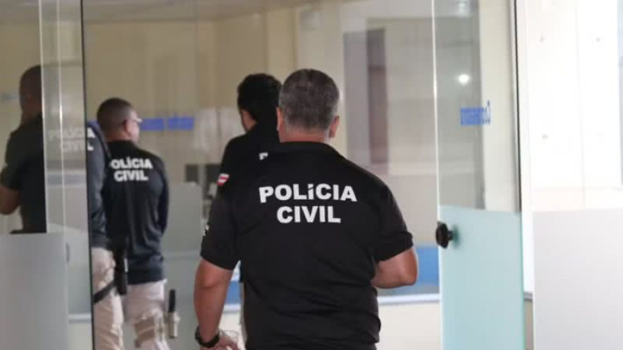 Jovem pega empréstimo e recebe ameaças e cobrança de R$ 8 mil mesmo após ter quitado dívida; dupla é presa em SSA