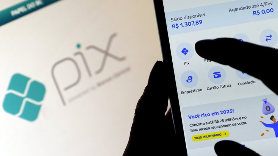 Professora alega ser criadora do Pix e pede indenização de R$ 1 milhão ao Banco Central