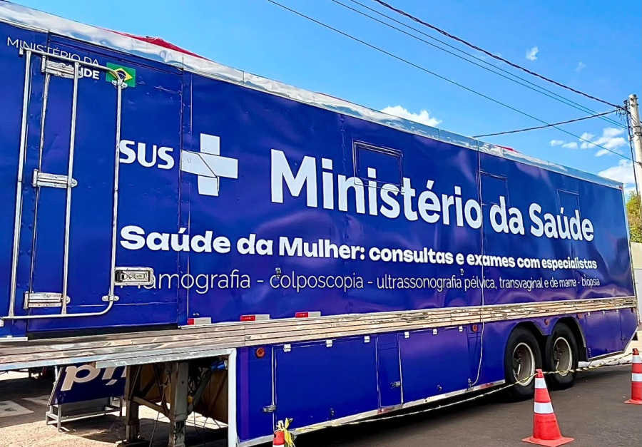 Superintendente do Ministério da Saúde visita Carretas de Saúde da Mulher em Camaçari (BA)