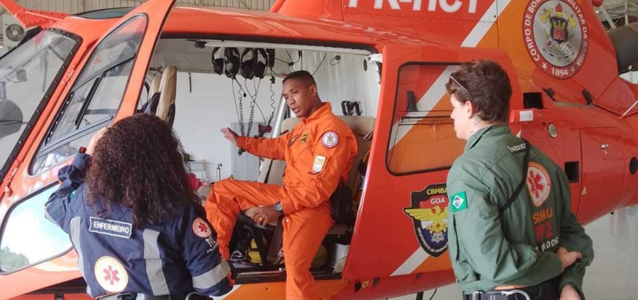 Bombeiros combatem incêndio no Parque Nacional da Chapada Diamantina