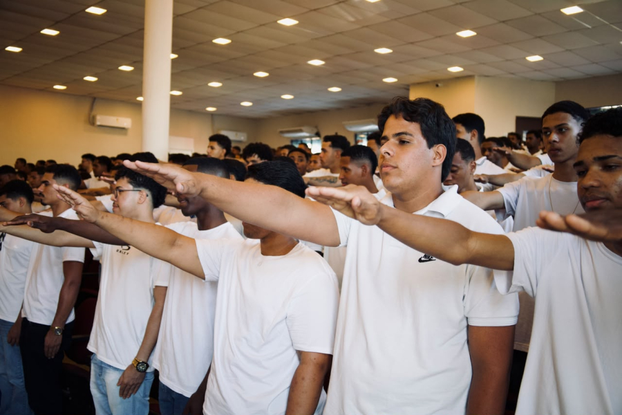 Mais de 250 jovens participam de cerimônia de Juramento à Bandeira em Mata 