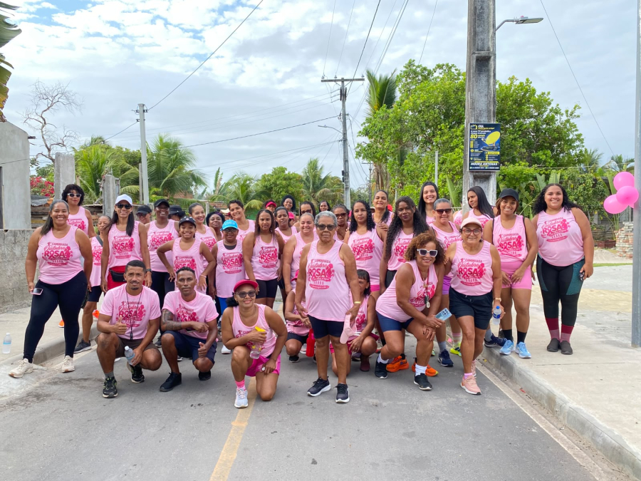 Comunidade de Olhos d’Água realiza primeira caminhada do Outubro Rosa