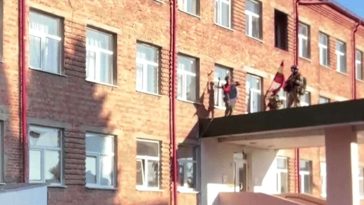 Ucrânia reivindica controle total de cidade russa e estalebece administração militar em Kursk