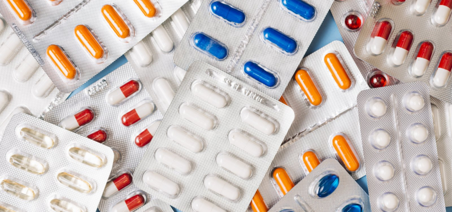 Justiça suspende resolução que autoriza farmacêuticos a prescreverem medicamentos