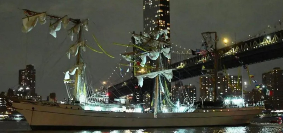Navio colide com ponte do Brooklyn e deixa dois mortos em Nova York