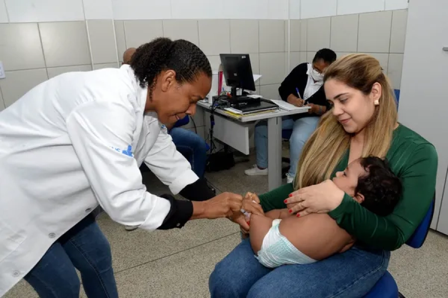 Vacina ACWY passa a ser aplicada em crianças de 12 meses em Salvador