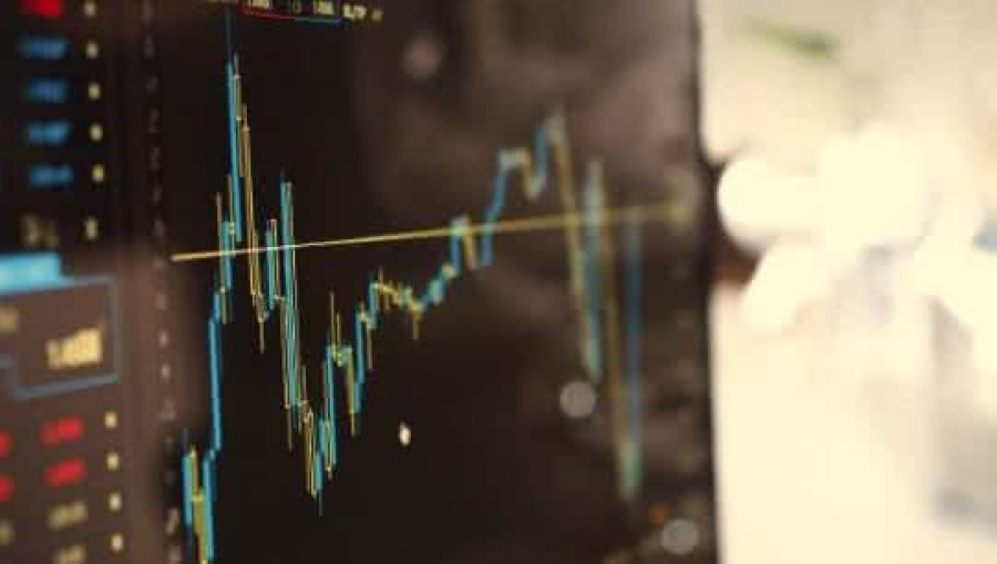 Juros altos, inflação e incerteza: Saiba como investir bem até o final de 2025