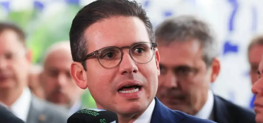 Hugo Motta retoma comando da Câmara e afirma que democracia 
