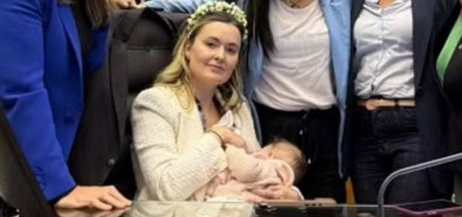 Conselho Tutelar é acionado após deputada do PL levar bebê a protesto bolsonarista na Câmara