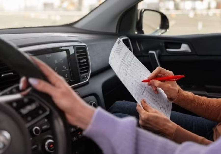 Mulher tenta pagar por aprovação na CNH e é indiciada