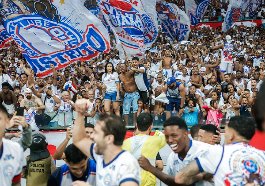 Torcida do Bahia é mais pobre e mais periférica que a do Vitória, diz pesquisa