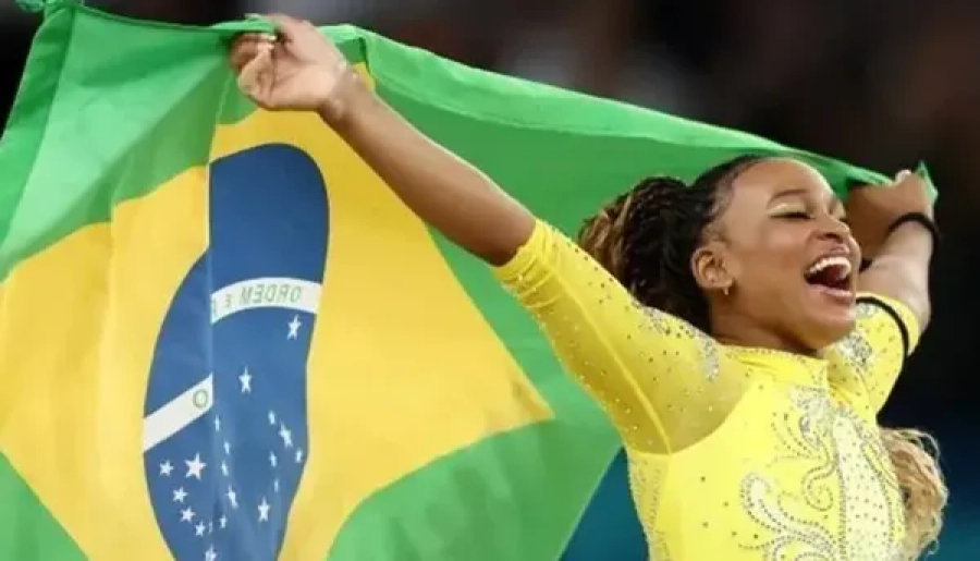 Rebeca Andrade anuncia que não vai mais competir no solo: 'Muito impacto'
