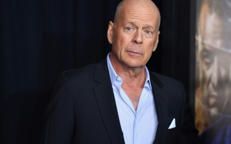 Bruce Willis recebe assistência diária em novo lar durante batalha contra demência, afirma família