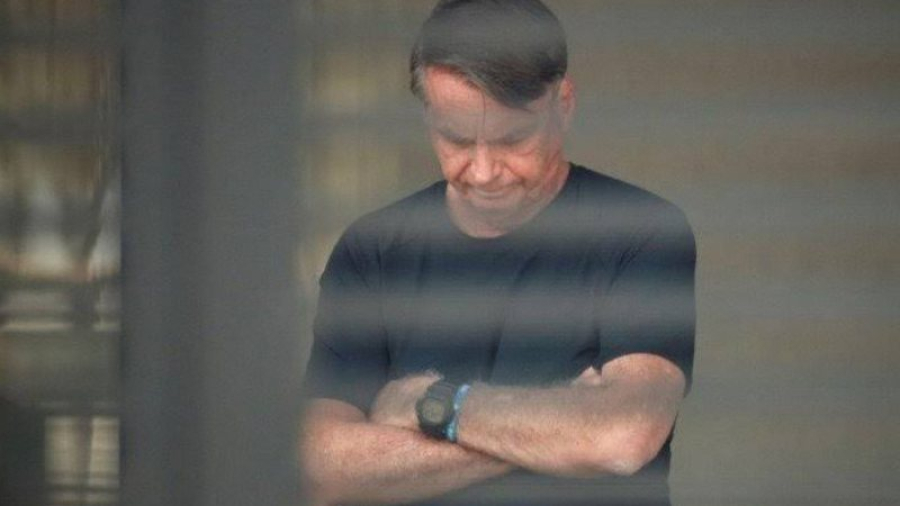 Filho de Bolsonaro revela estado de saúde do ex-presidente: “Intermináveis crises de soluço e vômitos”