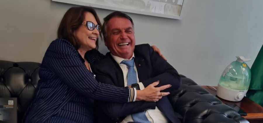 Damares recebe autorização do STF para visitar Bolsonaro