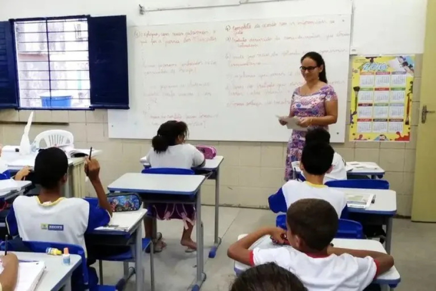 Maioria dos professores do ensino básico não pagará IR na Bahia