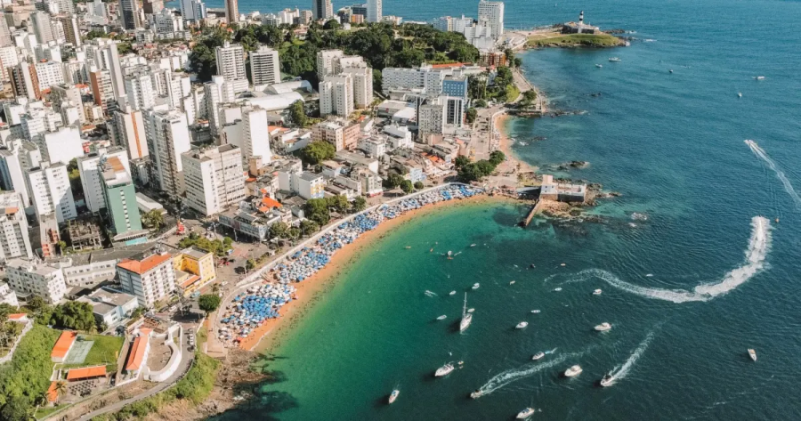 Semop garante fiscalização sobre extorsões e irregularidades em aluguel de kits de praia em Salvador