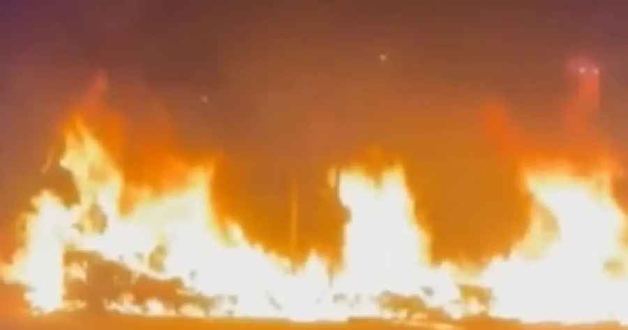 VÍDEO: Incêndio é registrado em ponto de coleta em Vilas do Atlântico