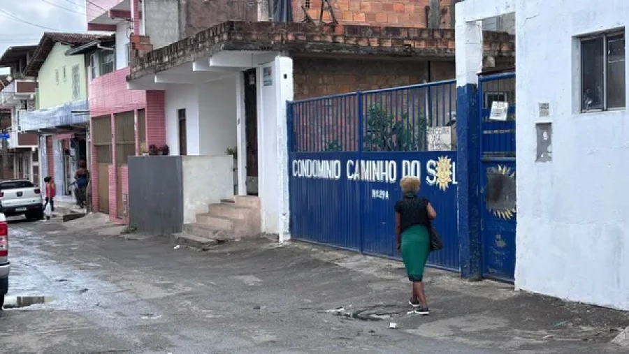 Mulher é detida suspeita de atirar em PM no bairro de Cajazeiras, em Salvador
