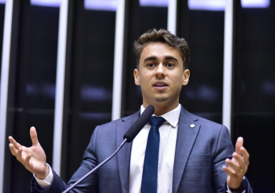 Após embate interno, Nikolas Ferreira garante permanência no PL