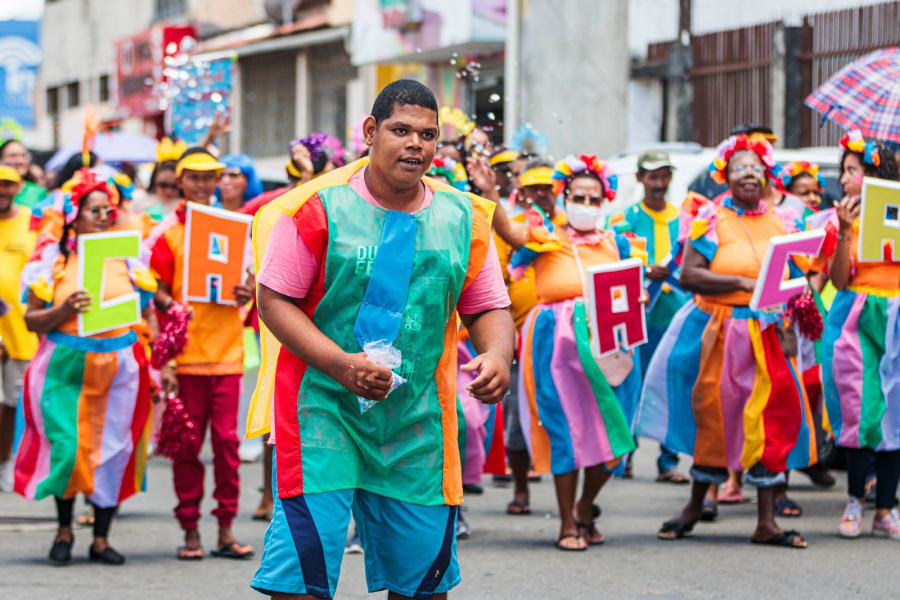 CarnaCaps leva alegria às ruas e reforça a importância da saúde mental em Mata de São João
