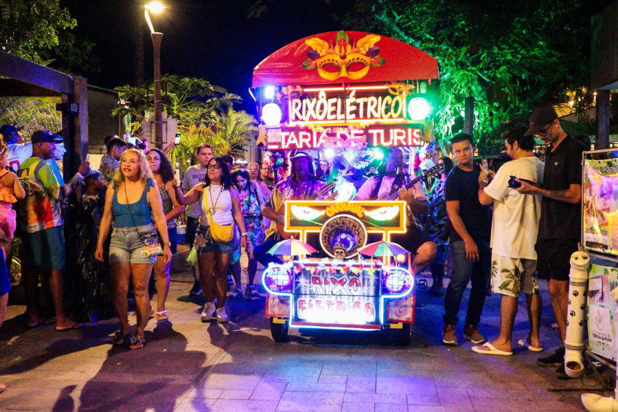 Carnaval cultural movimenta Praia do Forte e Imbassaí
