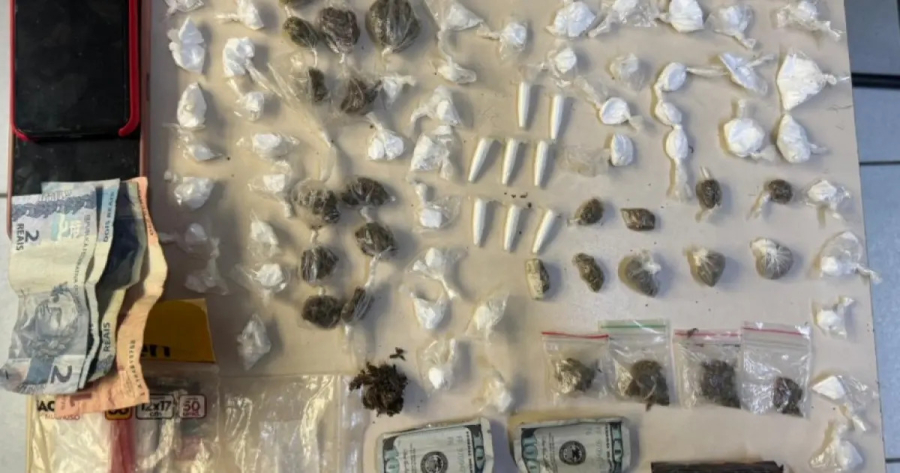 PM prende casal suspeito de tráfico em Feira de Santana