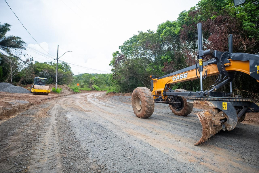 Seinfra intensifica limpeza de canais e manutenção de estradas vicinais em Camaçari