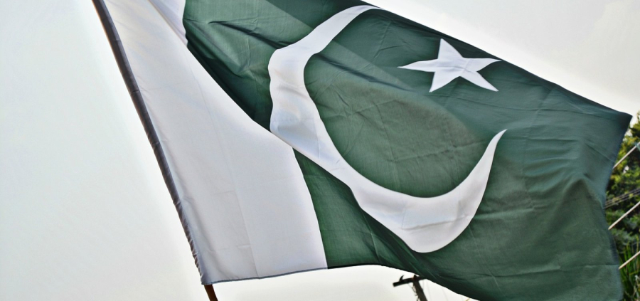 Paquistão ataca Afeganistão e ministro paquistanês fala em “guerra aberta”