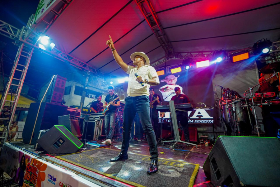 Baile dos Coroas encerra Festival de Arembepe 2026 com romantismo e nostalgia