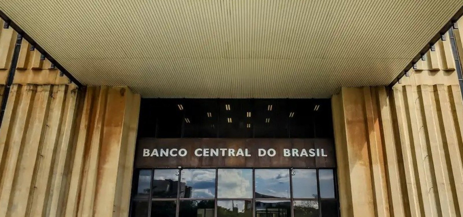 Banco Central reduz taxa básica de juros da economia, a Selic, de 15% para 14,75% ao ano