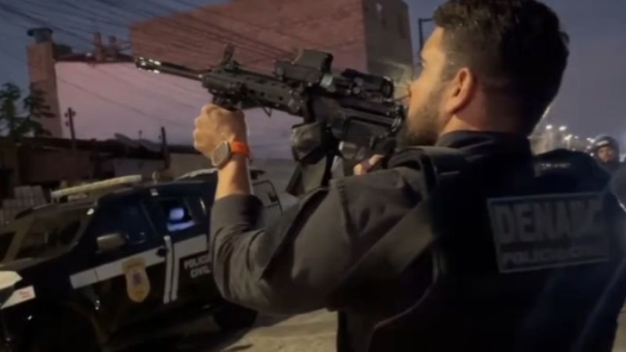 Polícia prende seis suspeitos em operação contra grupo criminoso em Feira de Santana; drogas e arma são apreendidas