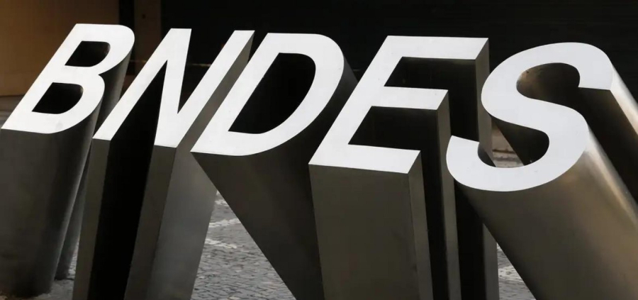 Lula deve sancionar lei que retoma financiamento do BNDES para obras no exterior