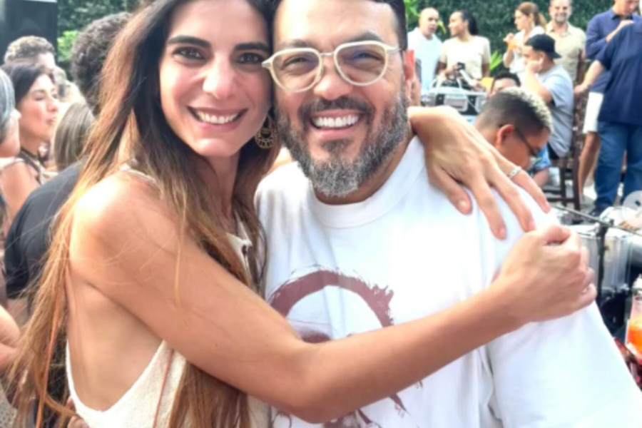 Apresentadora da Globo tieta Belo em festa e se declara ao cantor: ‘Amo muito’