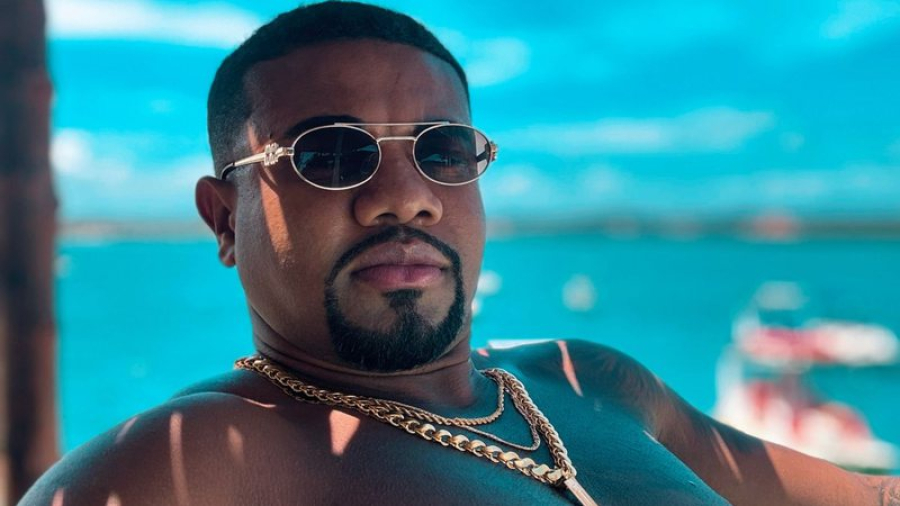 Solteiro, Davi Brito revela busca por namorada e desabafa sobre solidão: “Hoje em dia está difícil”