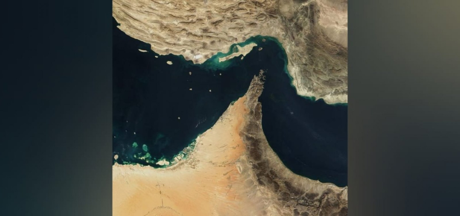 Irã diz ter atacado navio ligado a Israel no Estreito de Ormuz