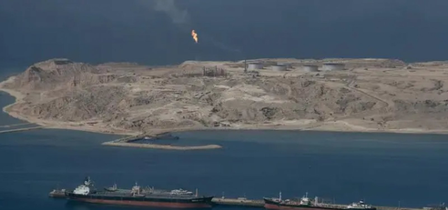 Lanchas do Irã abrem fogo contra petroleiro no Estreito de Ormuz