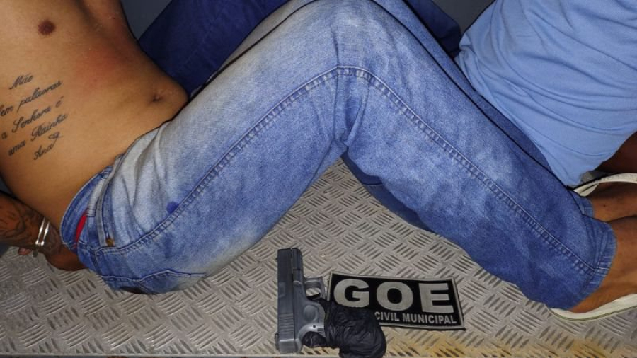 Dupla suspeita de cometer assaltos em estacionamento de praia é presa em Salvador