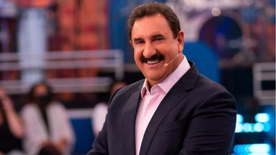 Repórter diz que foi demitido por Ratinho por e-mail durante tratamento de câncer: 'quase morri'