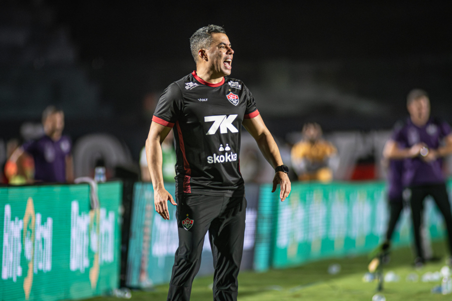 Jair Ventura celebra classificação do Vitória, mas admite: ‘Era pra ser tranquilo’