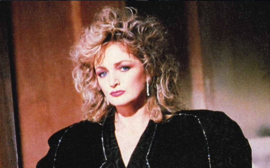 Bonnie Tyler passa por cirurgia de emergência e está em coma induzido