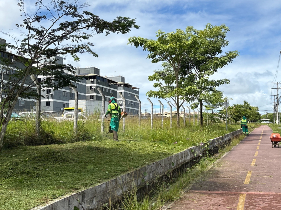 Bairros da sede de Camaçari recebem ações de limpeza urbana nesta segunda-feira
