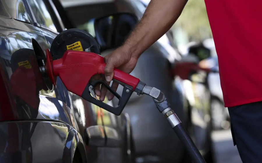 Governo anuncia subvenção para reduzir preço da gasolina e novo subsídio para o diesel