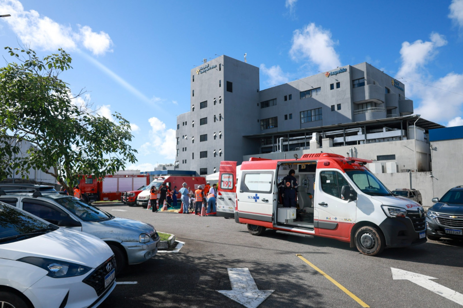 Simulação de incêndio em hospital reforça preparo do 10º BBM para atuação em ocorrências complexas