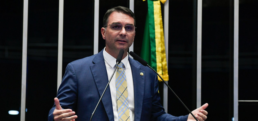 Flávio Bolsonaro afirma que envolvidos nos atos golpistas estarão com ele em eventual posse