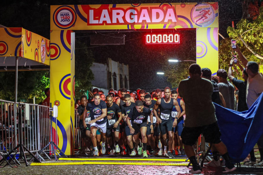 Corrida Noturna movimenta o centro de Mata de São João e reúne atletas e famílias