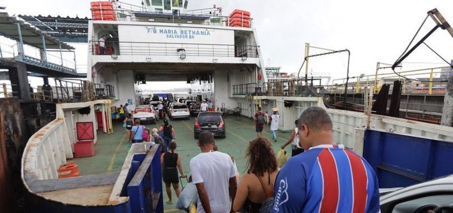 Ferry-boat tem espera de até 3 horas durante feriadão de Corpus Christi